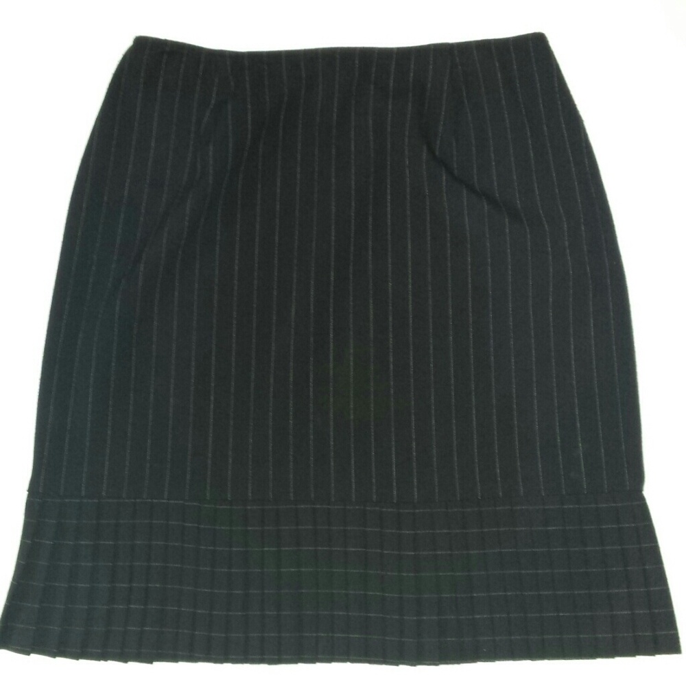 Pleated Hem Pinstripped Skirt